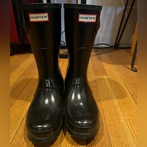 Hunter Woman’s Original Short Rain Boots in Black, size 8